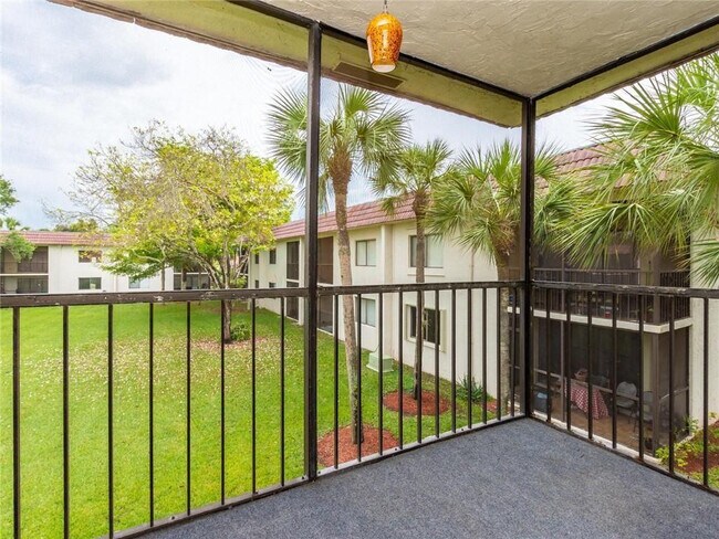 Foto del edificio - 16243 Saddle Club Rd