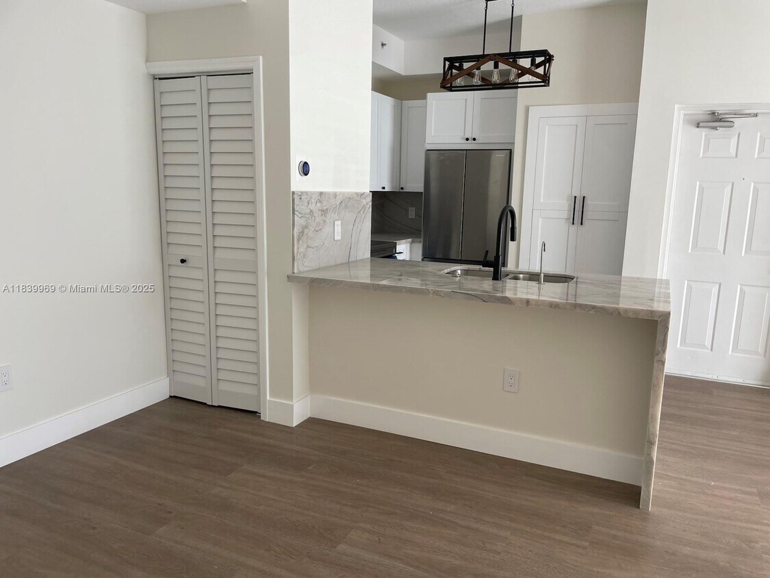 Foto principal - 7250 NW 114th Ave