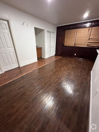 Building Photo - 721 N Preston Dr