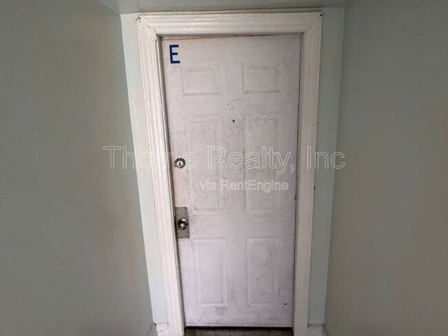 Building Photo - 814 Sunset Ave