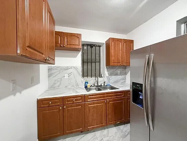 Foto del edificio - Renovated Shared Living: Private Unfurnished Room | Low Monthly Costs