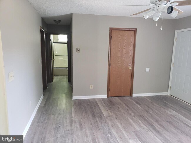 Building Photo - 115 Perry Dr