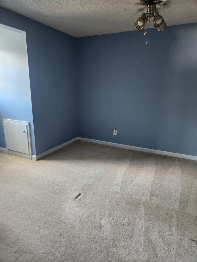 Foto del edificio - Beautiful 3-Bedroom 2 Bath With a Bonus room