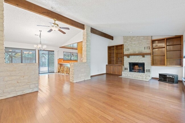 Building Photo - 709 Show Low Ct