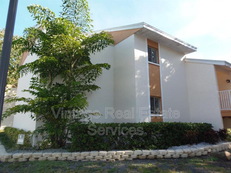 Foto principal - 675 99th Ave N