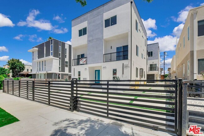 Building Photo - 4547 Saturn St