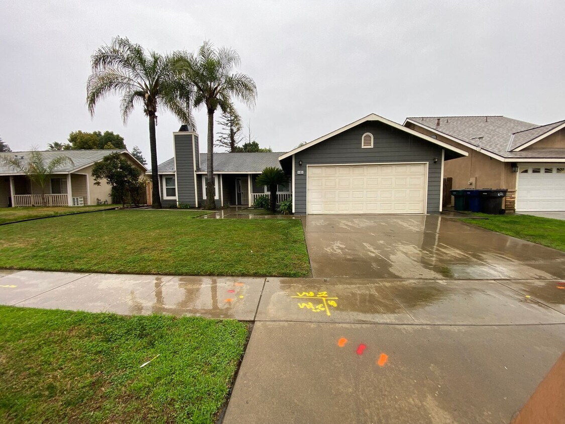 1195 Santa Cruz Ave, Tulare, CA 93274 House Rental in Tulare, CA