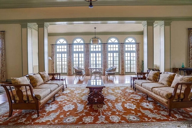 Top floor Solarium available to residents - 315 W 3rd St