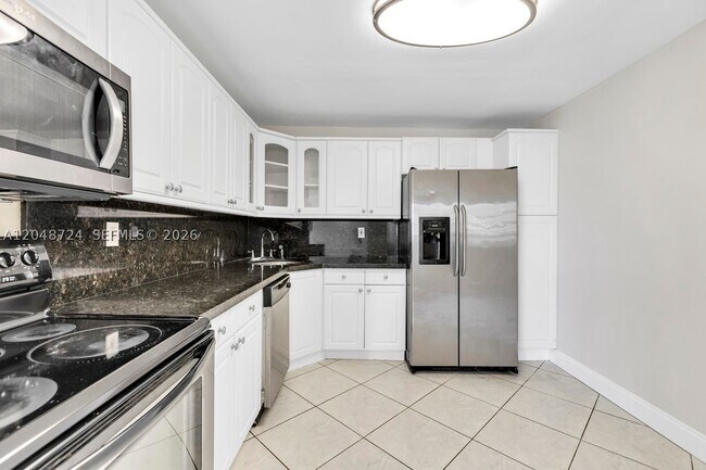 Foto del edificio - 2750 NE 183rd St