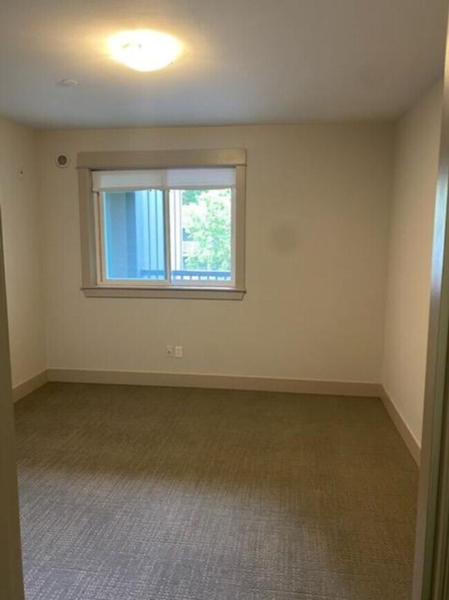 Foto del edificio - Issaquah Condo 2 Bed 2 Bath Secure Parking Peekaboo View