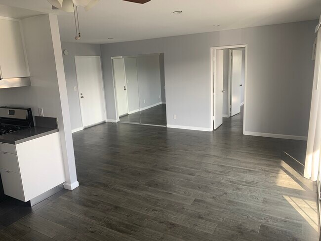 Foto del edificio - 658 N Wilton Pl