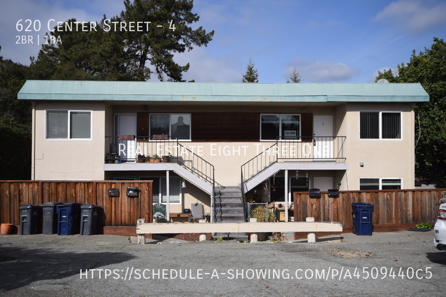 Foto principal - Capitola 2 Bed / 1 Bath 2nd Story Apartment