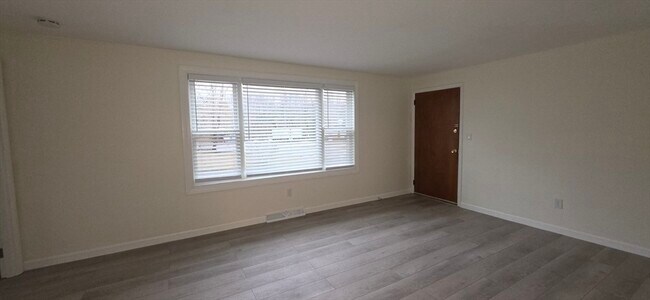 Foto del edificio - 3 Maple Ave