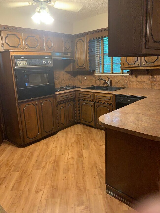 Building Photo - GREAT HOME IN A QUIET AREA!!!