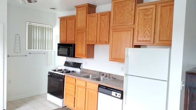 Photo - 144 Wabash St Apartment