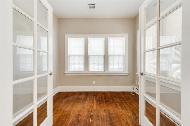 Building Photo - 2609 N Shartel Ave