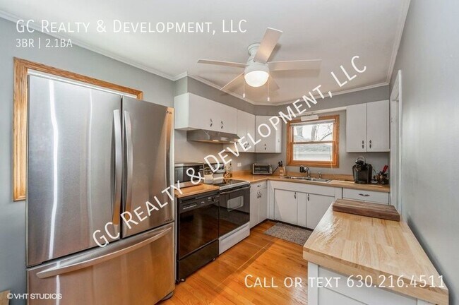 Building Photo - ***COMING SOON / ARLINGTON HEIGHTS SFH / 3...