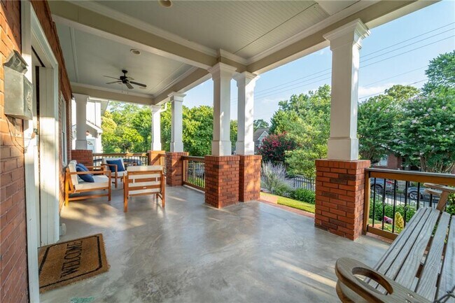 Foto del edificio - 781 Greenwood Ave NE