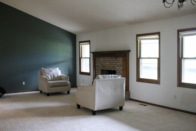 Building Photo - 7092 S Lewis Ct