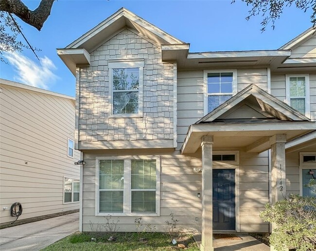 Building Photo - 16742 Libson Falls Dr