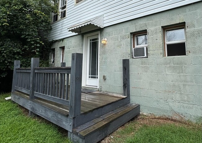 Building Photo - 838 W Beverley St
