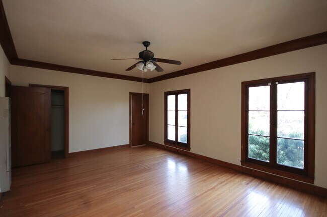 Building Photo - 481 S Hudson Ave
