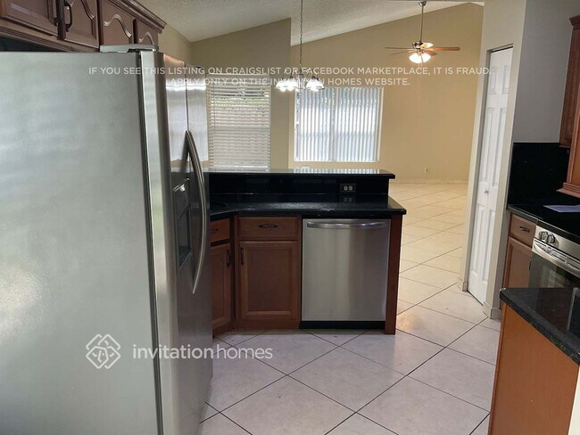 Foto del edificio - 9032 Lake Park Cir S