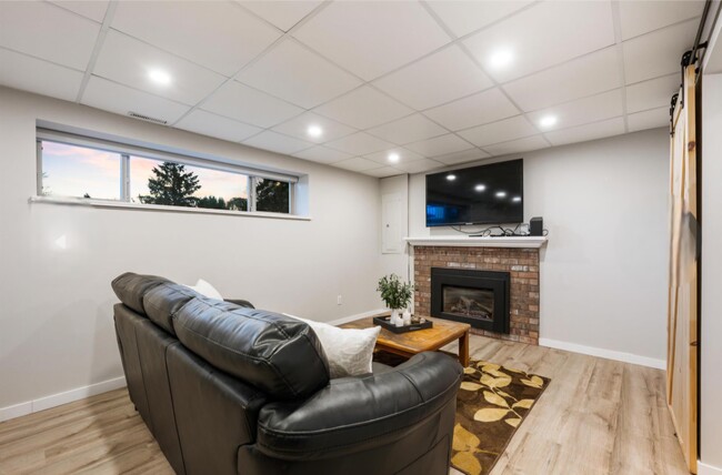 Building Photo - 17265 59A Av