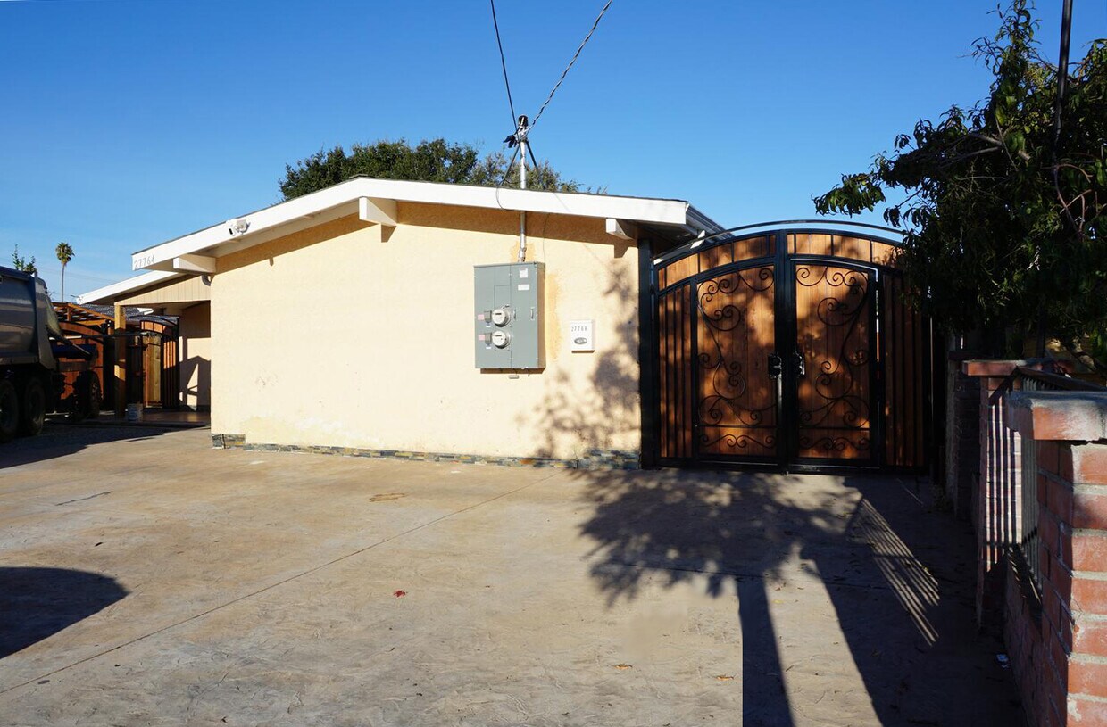 Primary Photo - 27768 Loyola Ave
