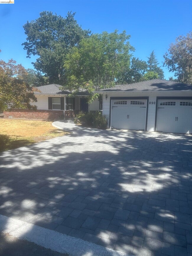Building Photo - 890 Hawthorne Dr