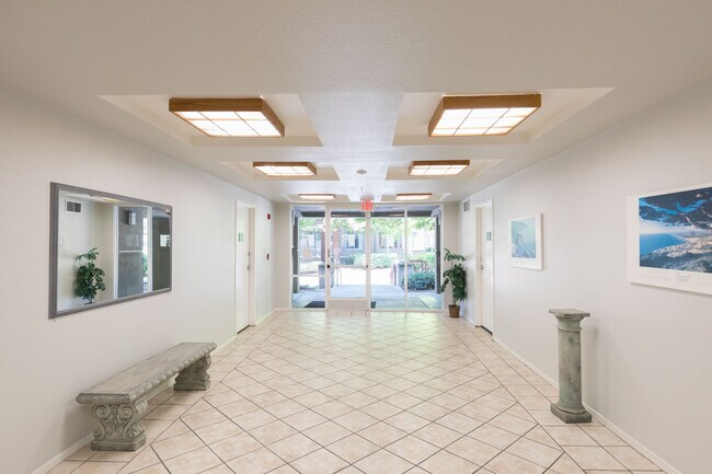 Entrada al vestíbulo 240 - 240 Caldecott Ln