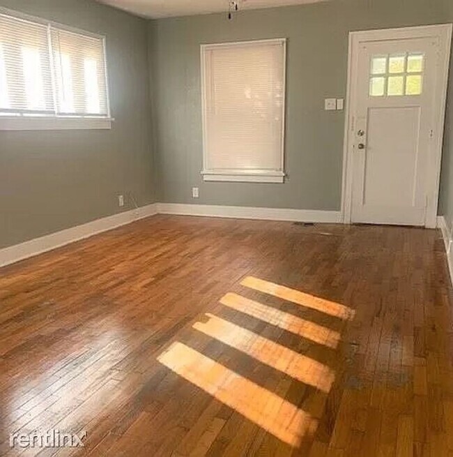 Building Photo - Attractive 2BR, 1BTH, 1 car gar, near 6th ...