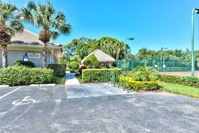 Foto del edificio - 8850 Creek Run Dr