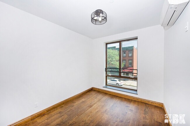 Foto del edificio - 599 Myrtle Ave