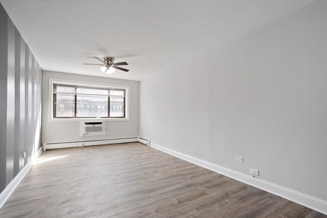 Building Photo - 6758 N Sheridan Rd