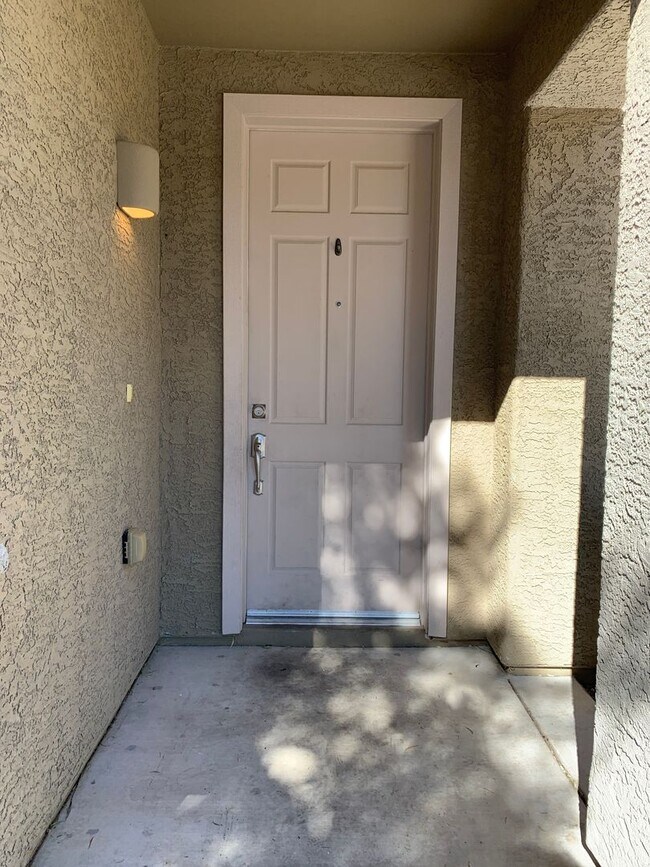 Foto del edificio - 4 bedroom, 2 bath, 2 car garage