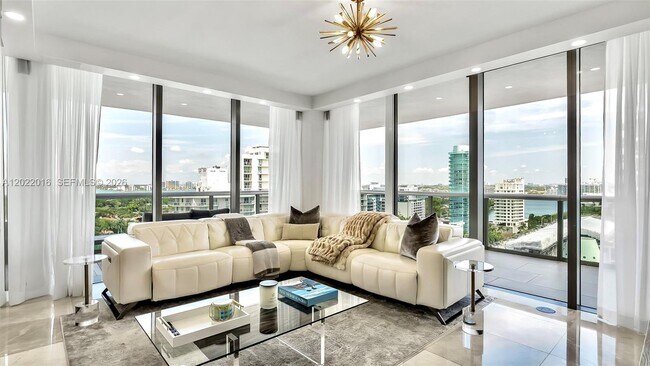 Foto del edificio - 5875 Collins Ave
