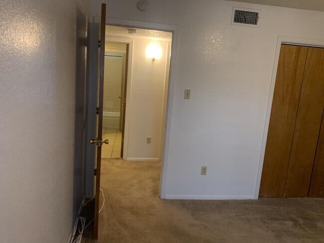 Building Photo - 4928 Diaz Ave