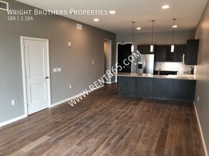 Building Photo - 333 W Depot Ave