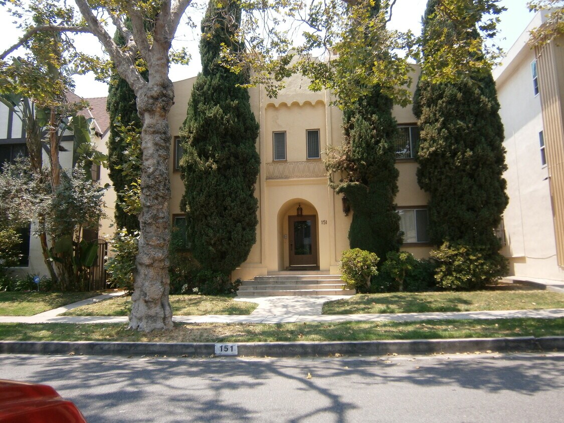 FRONT ON BUILDING - 151 N Swall Dr