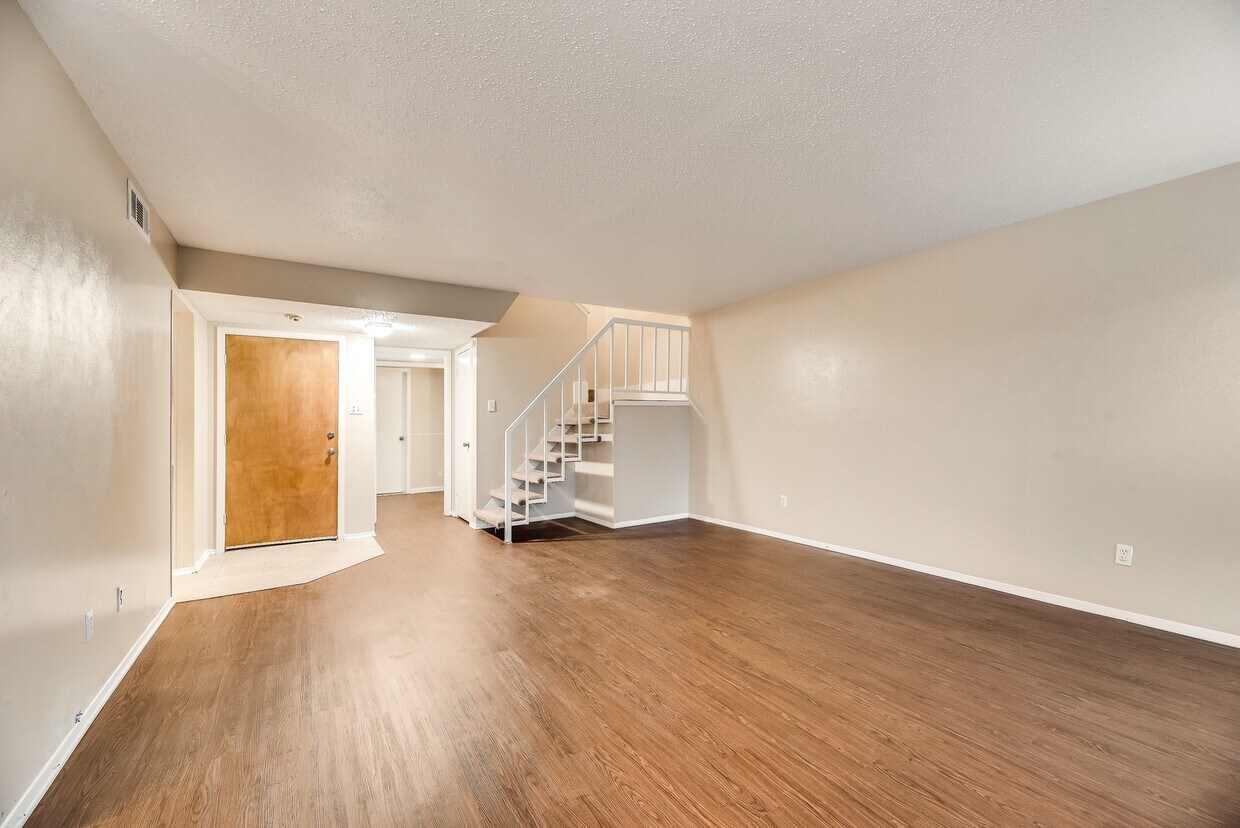 Great home on a corner lot! Garland ISD - Great home on a corner lot!  Garland ISD