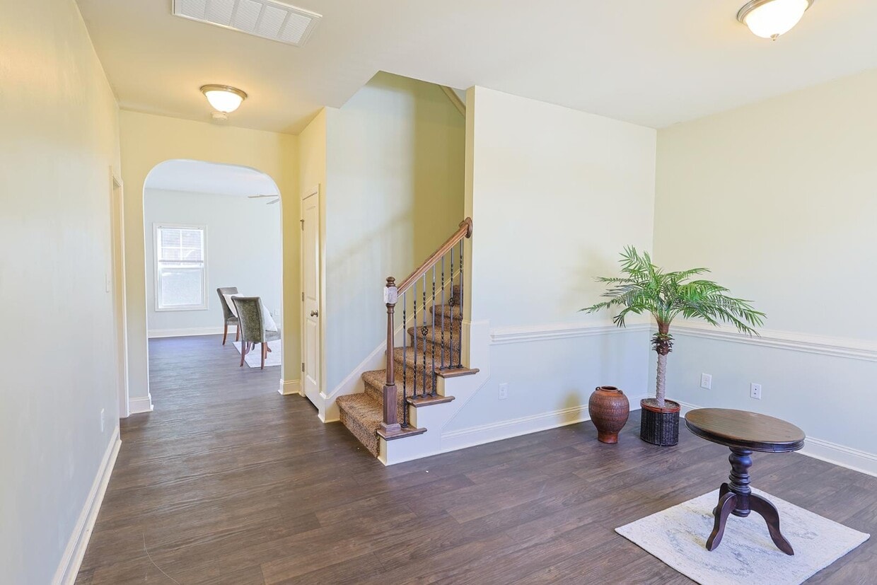 Foto principal - 1628 Mount Rainer Dr