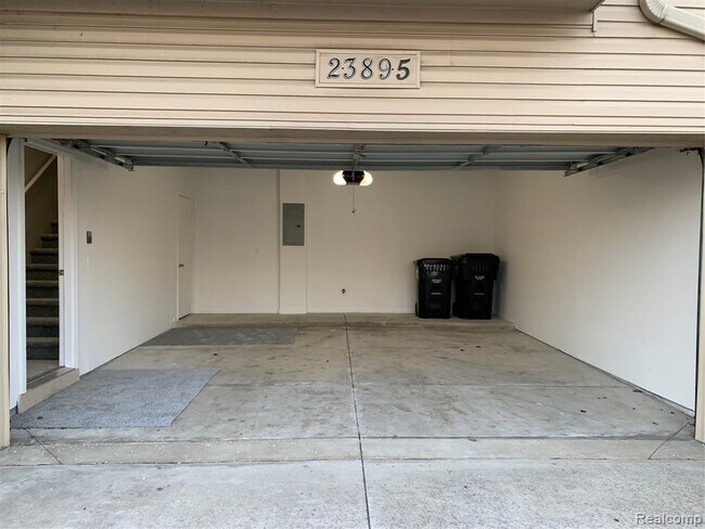 Building Photo - 23895 Greenwood Dr