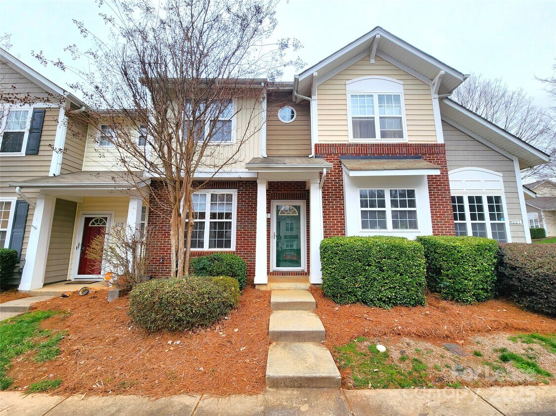 Foto principal - 8223 Chaceview Ct