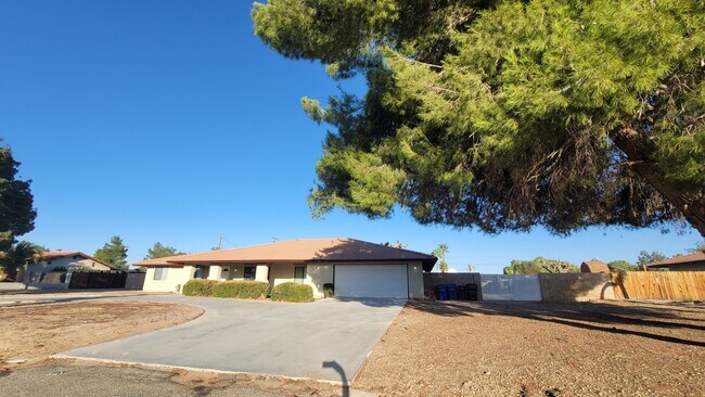 Foto del edificio - 13447 Shawnee Rd