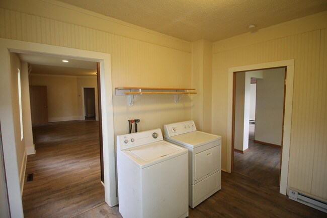Building Photo - 133 S Cottage St