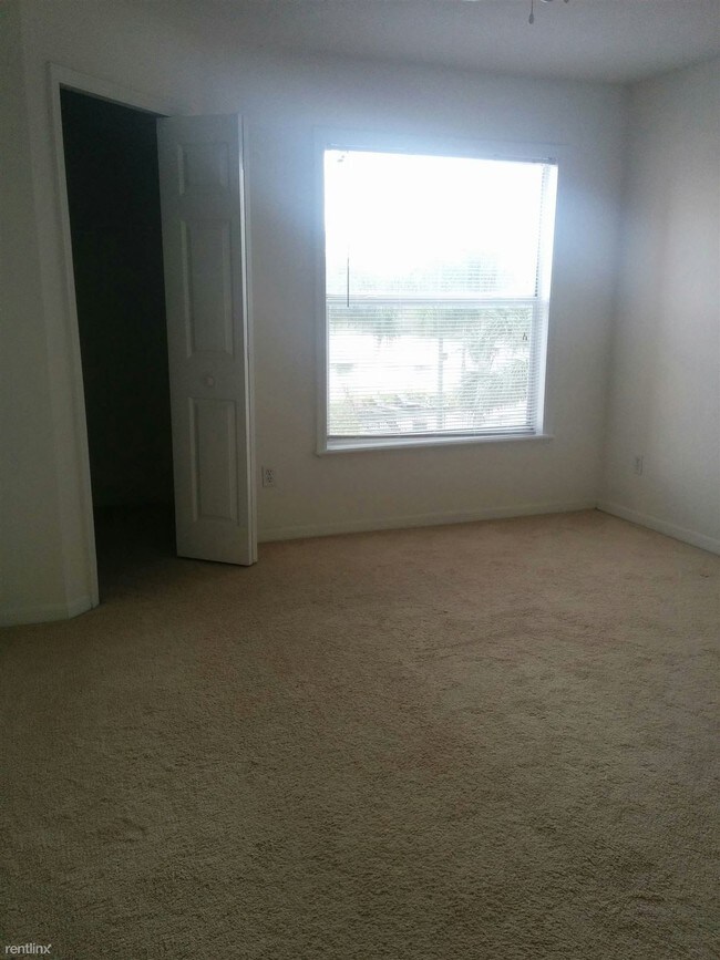 Foto del edificio - 8915 Latrec Ave