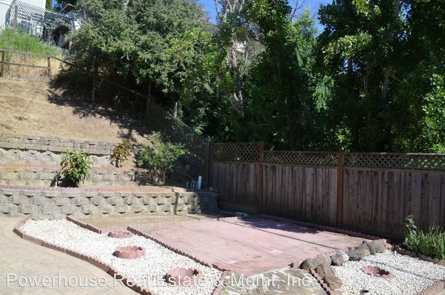 Building Photo - 556 Lockwood Dr