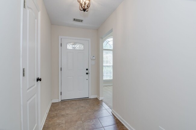 Foto del edificio - 3 Bedroom Near Downstown