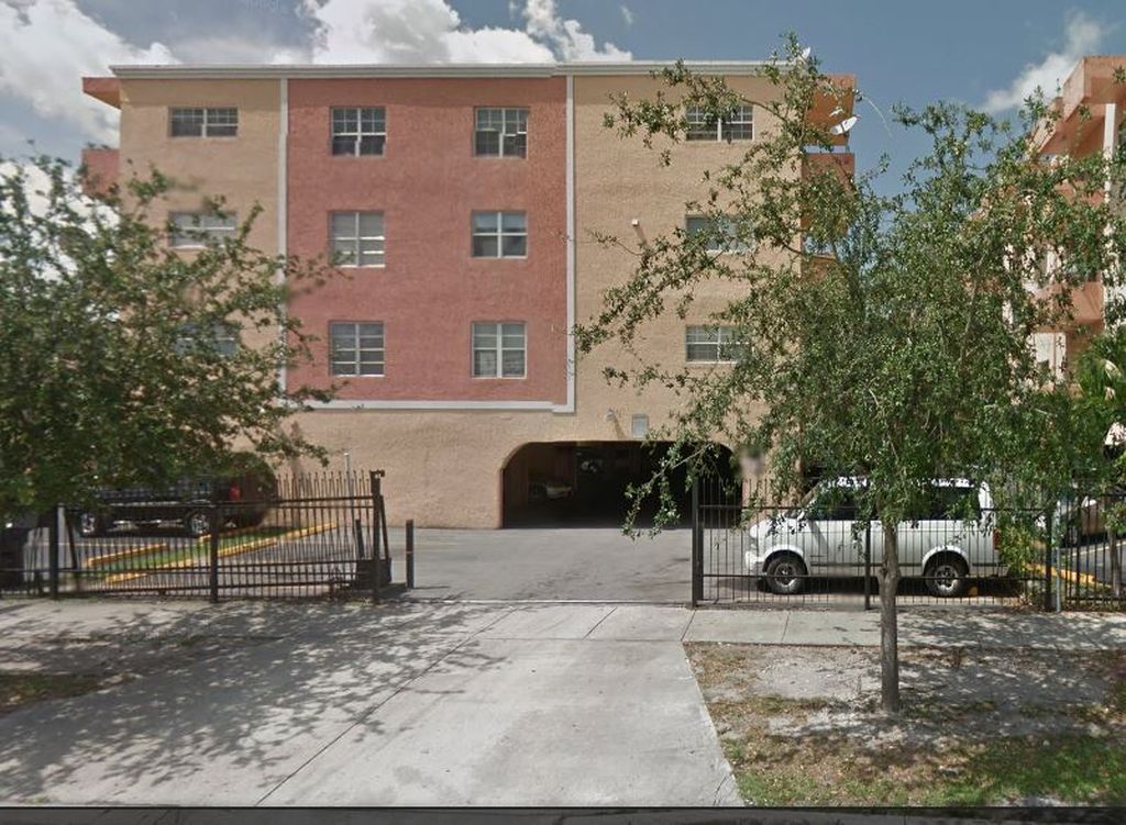 Primary Photo - 1055 W 77th St